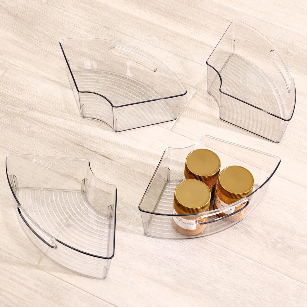 iDesign bac placé sur une étagère de garde-manger pour visibilité instantanée