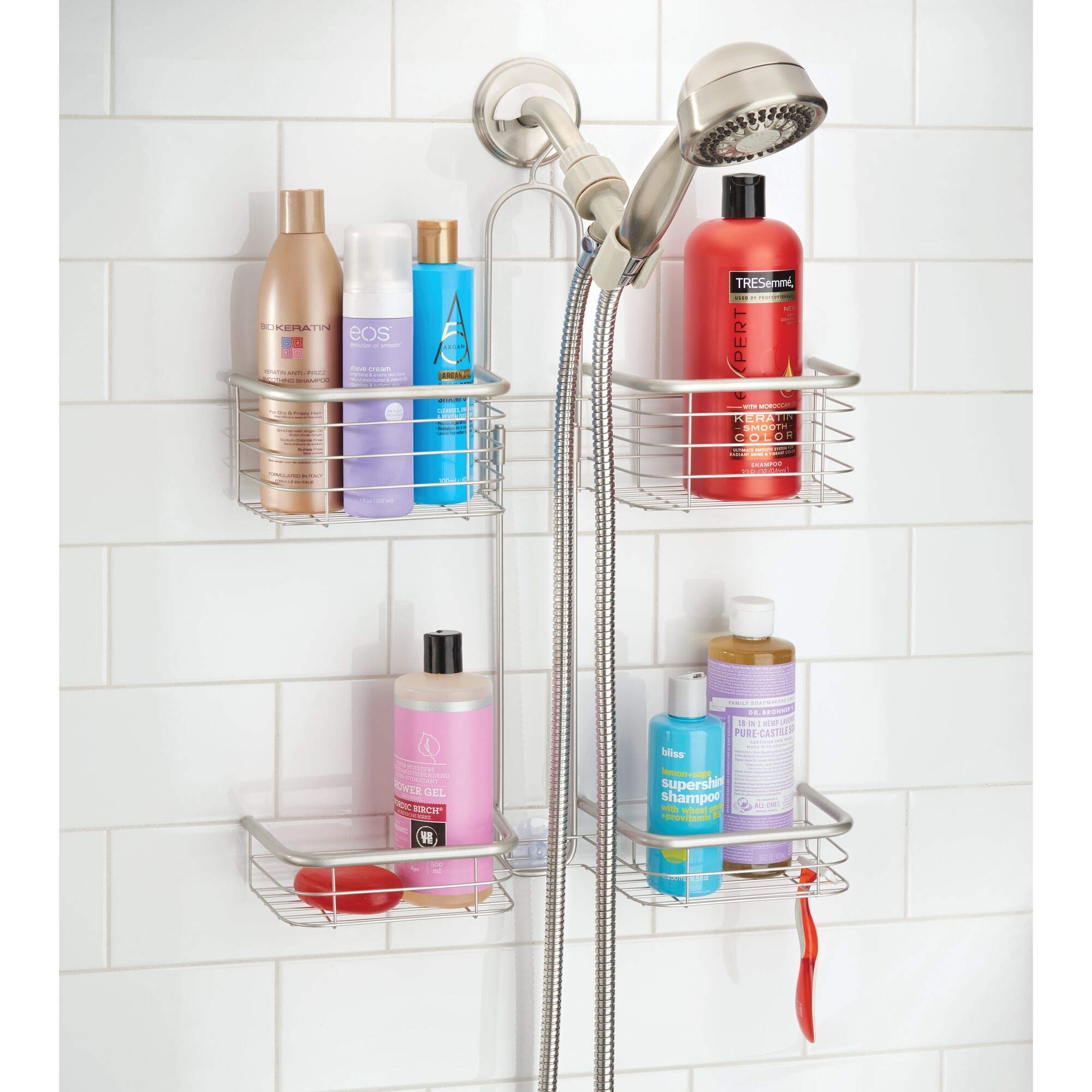 iDesign panière remplie de flacons illustrant rangement pratique dans la douche
