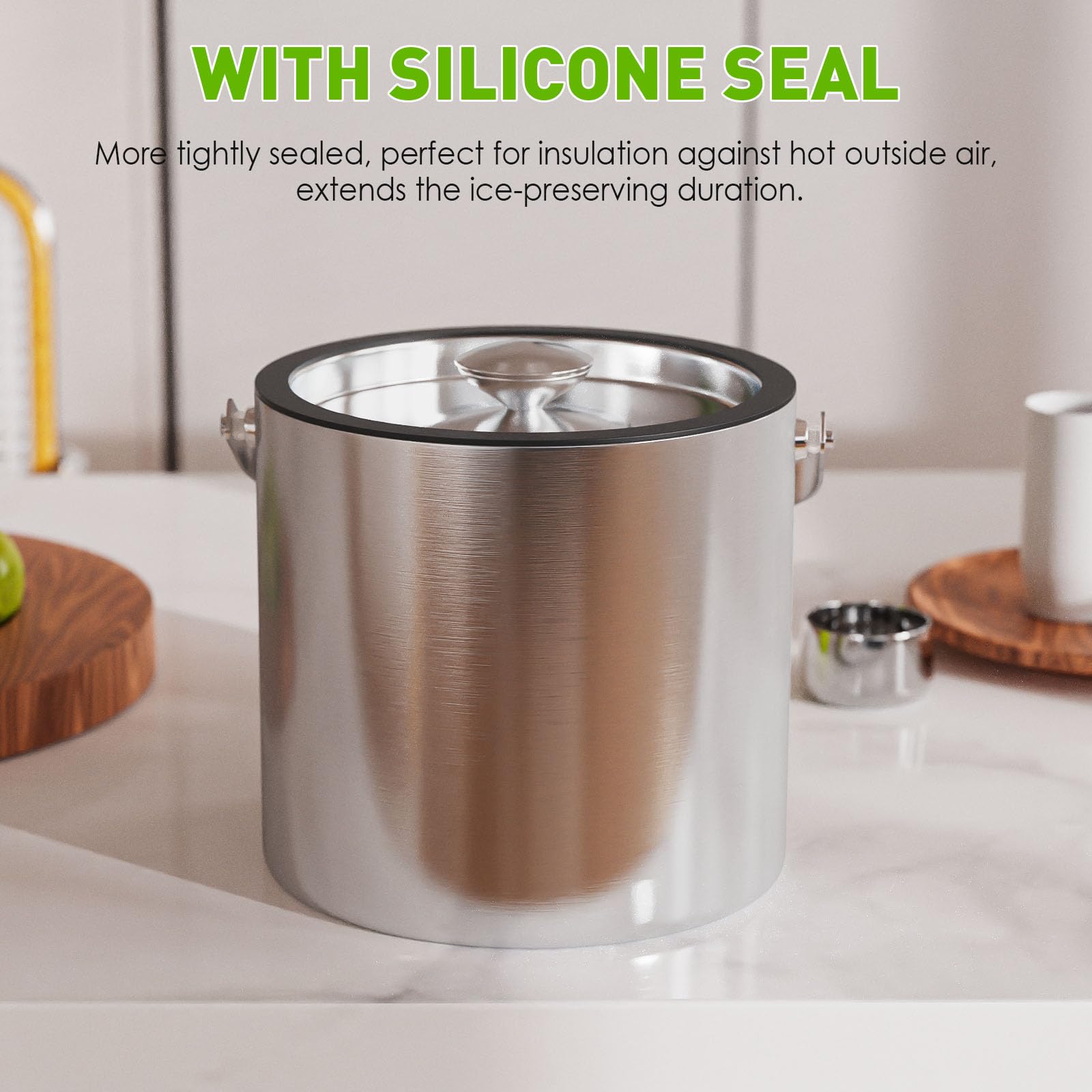 iHoo seau à glace à côté d'une bouteille pour évaluer la taille pratique
