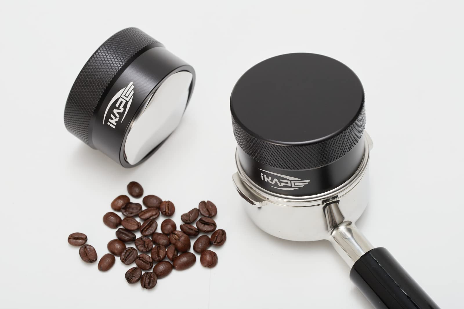 IKAPE en usage avec portafiltre Breville sans fond garantissant surface plane