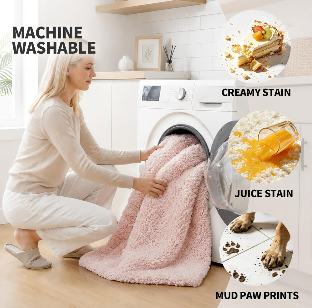 ILANGO tapis 36×24 posé à côté d'un objet pour échelle