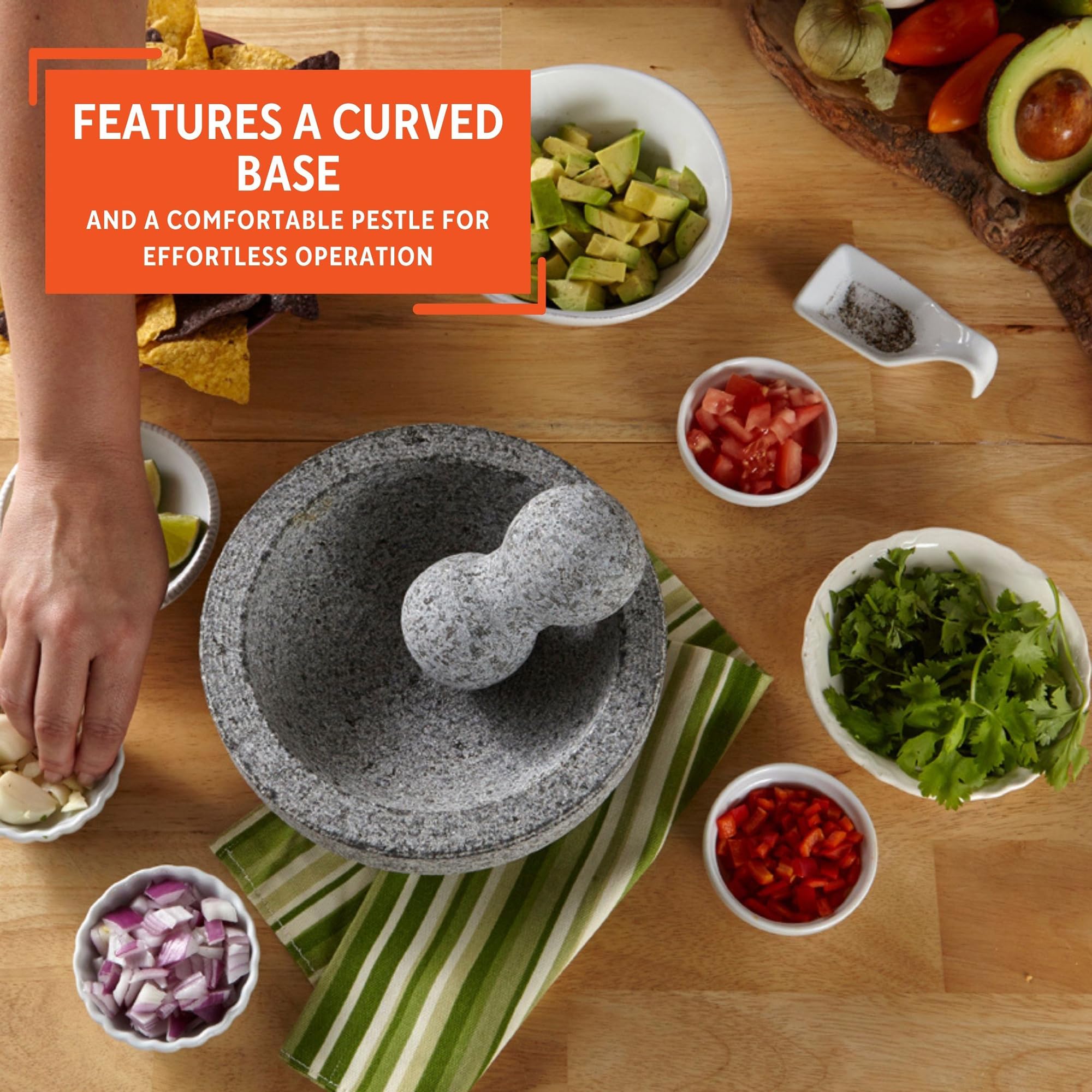 Imusa molcajete en action préparant guacamole frais et texture parfaite