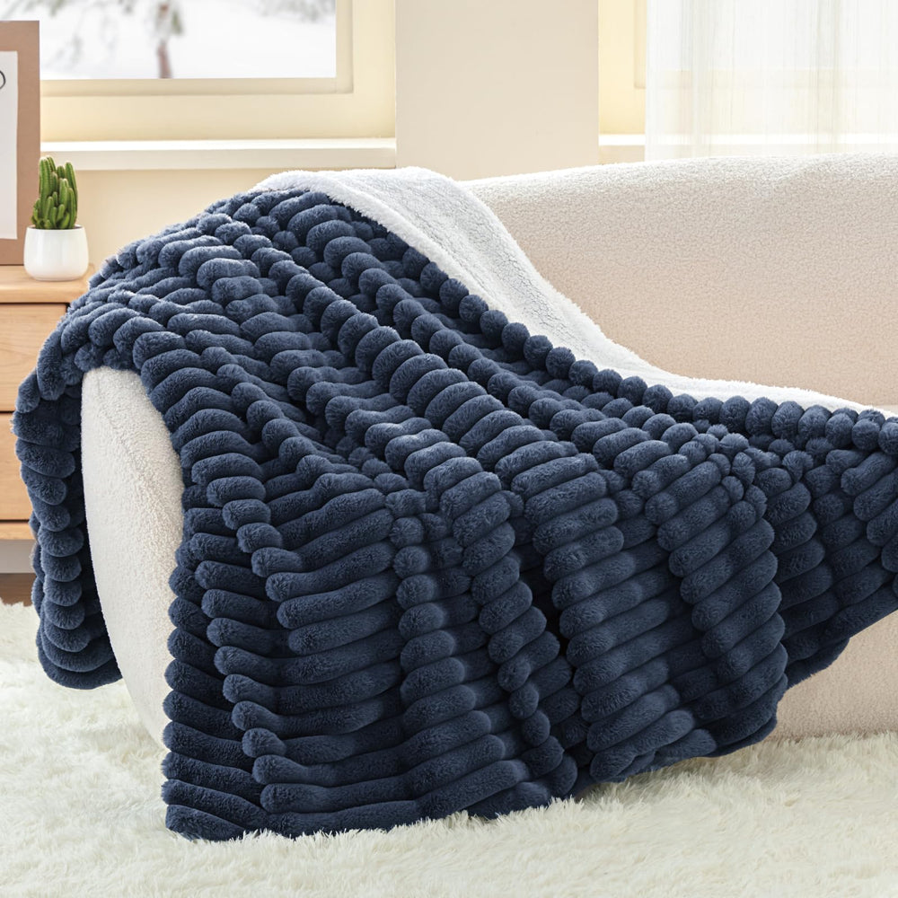 INFIIXSO plaid face avant navy, apporte style et chaleur au salon