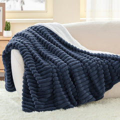 INFIIXSO plaid face avant navy, apporte style et chaleur au salon