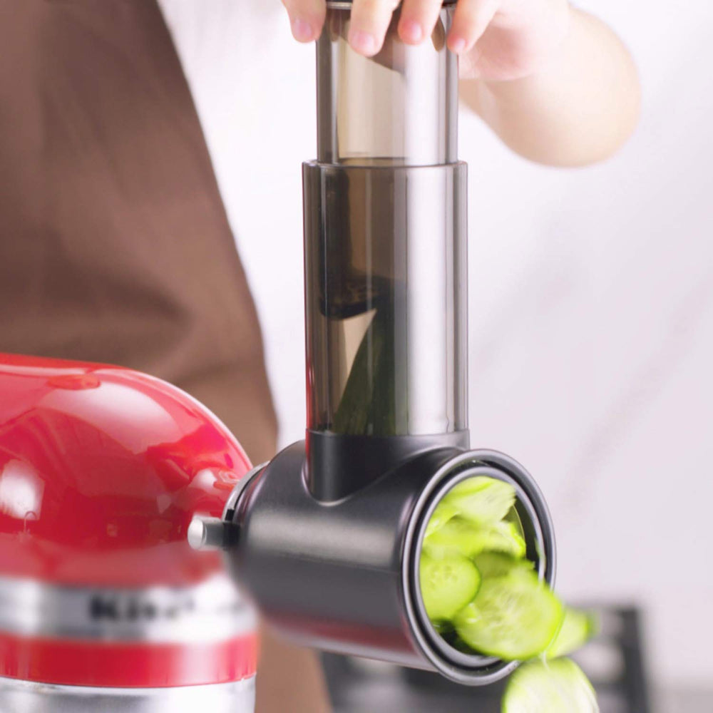 InnoMoon en usage fixé sur KitchenAid, préparation rapide d’ingrédients