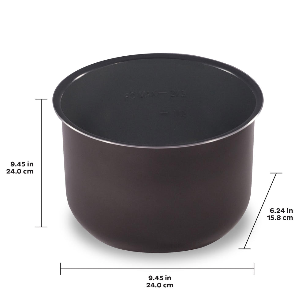 Instant Pot cuve posée sur table de cuisine familiale, idéale pour repas en lot