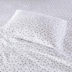 Intelligent Design draps installés sur lit d'enfant pour confort douillet