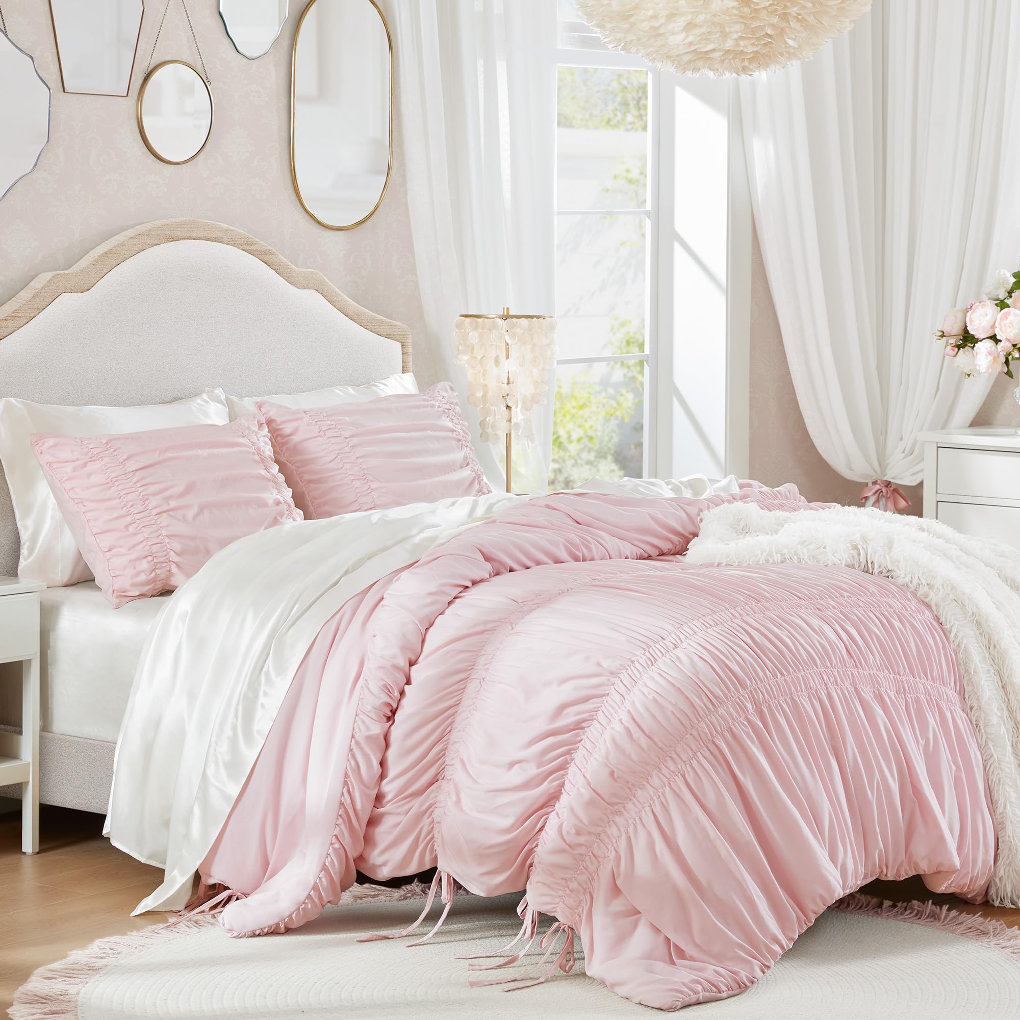 Intelligent Design vue avant du comforter sur lit, apporte ambiance romantique