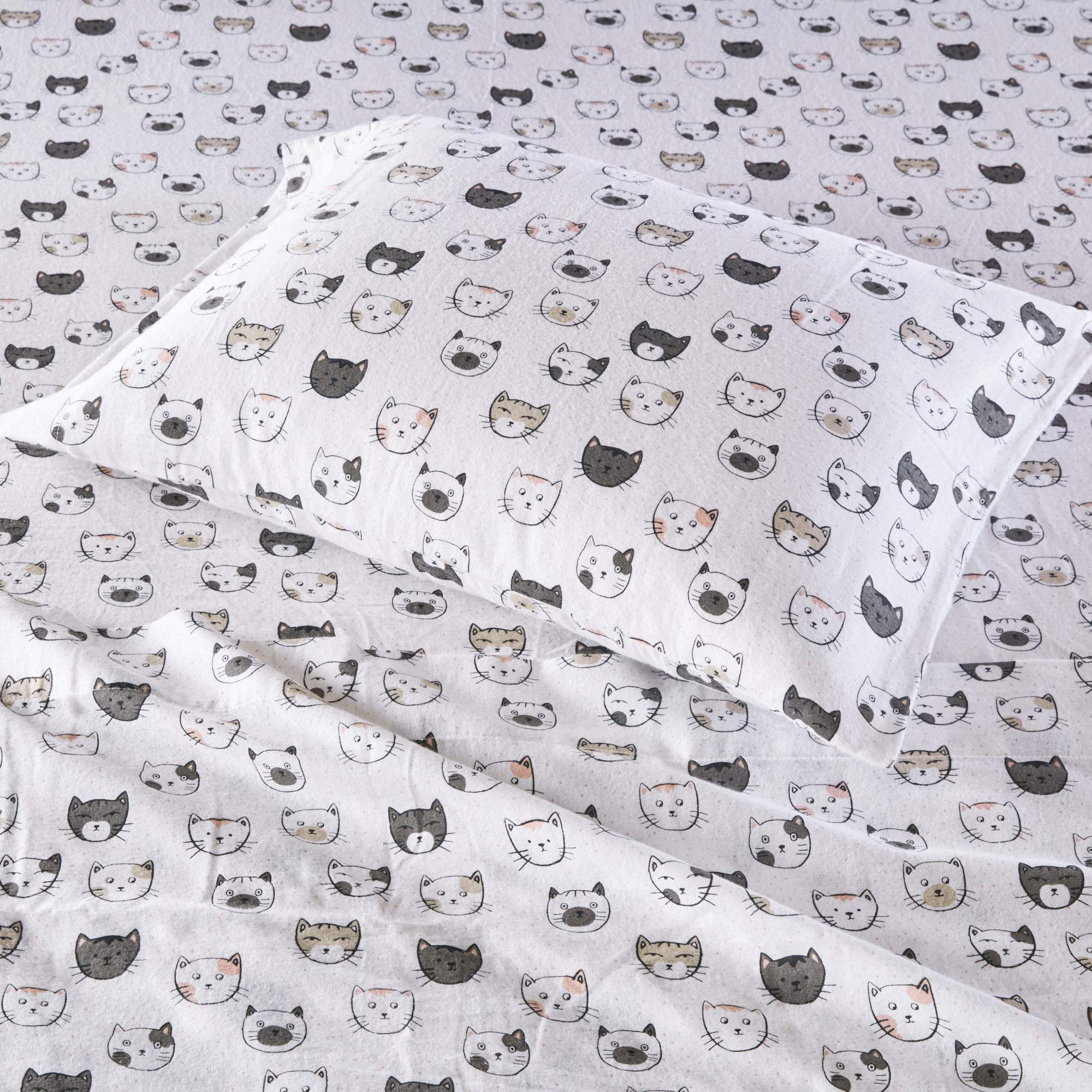 Intelligent Design draps en usage sur un lit illustrant protection thermique et style