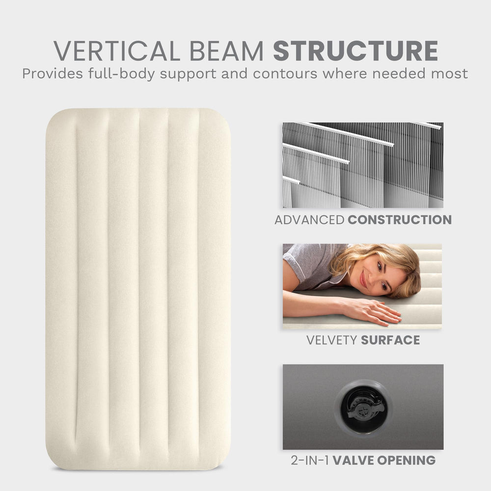 Intex matelas à côté d'une échelle pour visualisation de l'échelle