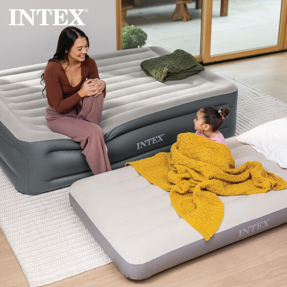 Intex matelas plié et rangé dans un sac montrant transport facile