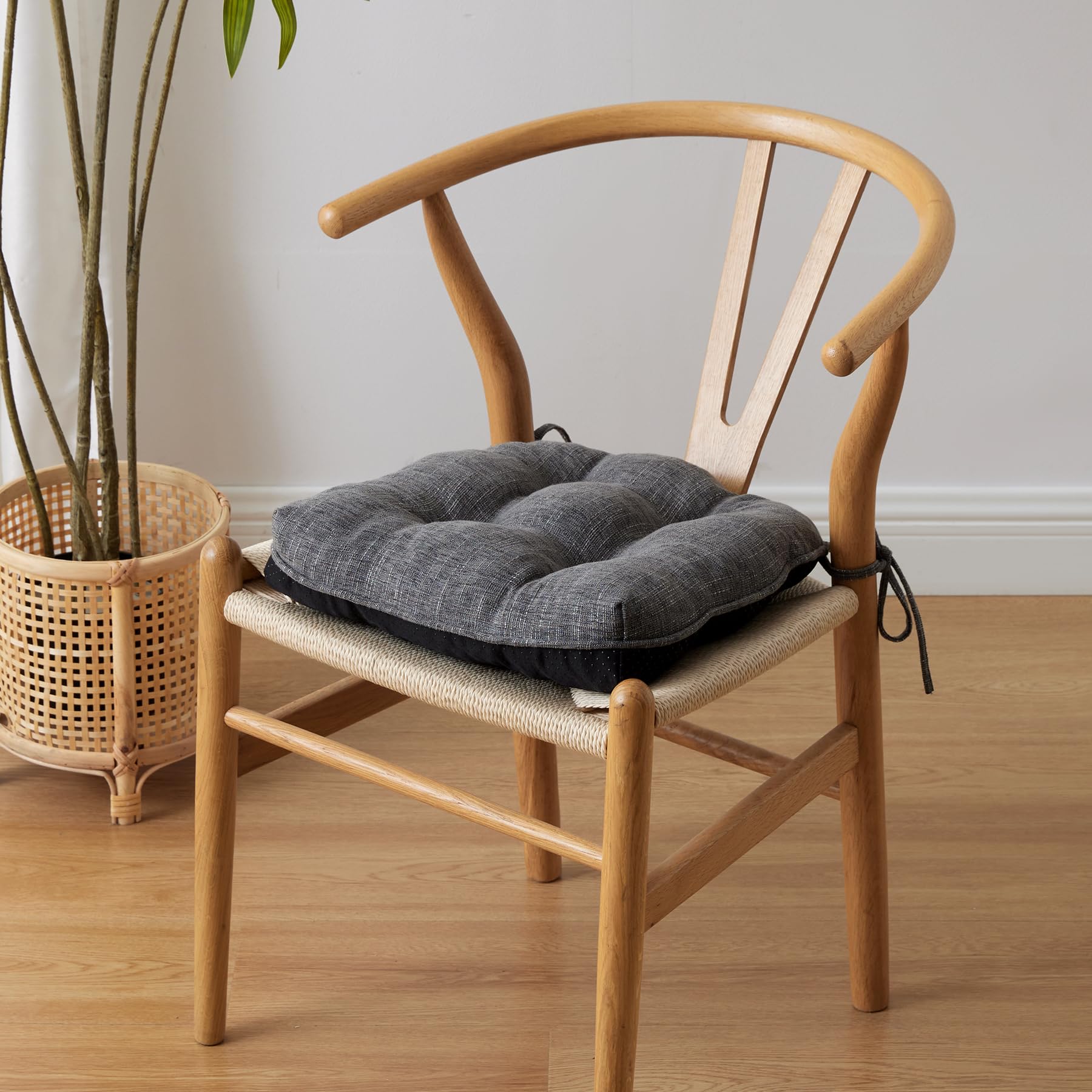 IPYNBAP ambiance table de repas avec coussins, confort esthétique