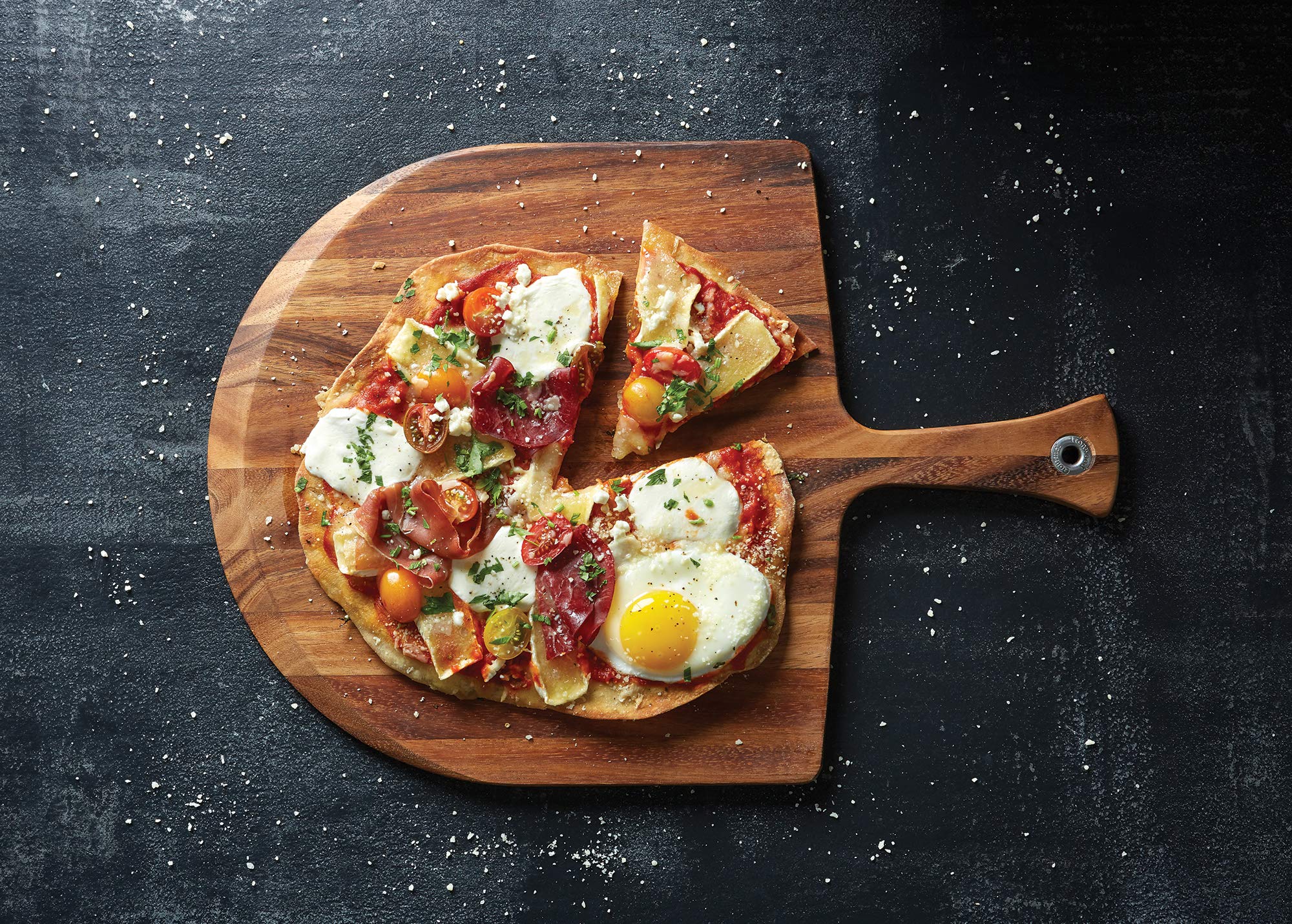 Ironwood Gourmet bord biseauté facilitant le glissement sous la pizza