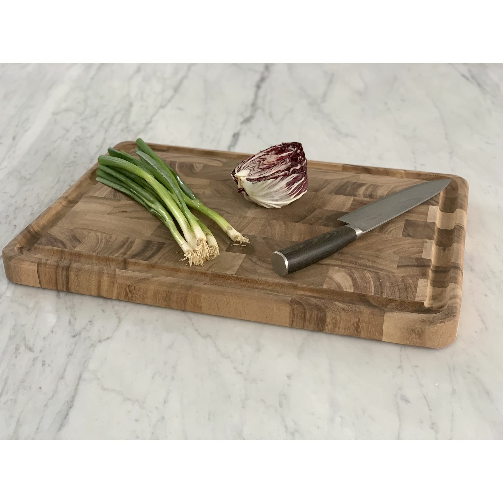 Profil montrant épaisseur 1,5 pouces de la planche Ironwood Gourmet pour stabilité