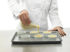 iSi Basics bec formé pour versement propre évitant éclaboussures lors du service