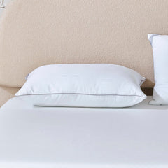 Isotonic gros plan du garnissage synthétique imitant le duvet pour moelleux
