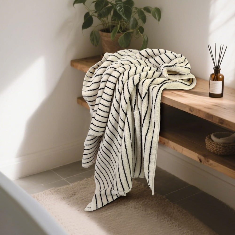 Jacquotha gros plan tissu en coton montrant texture douce et respirante