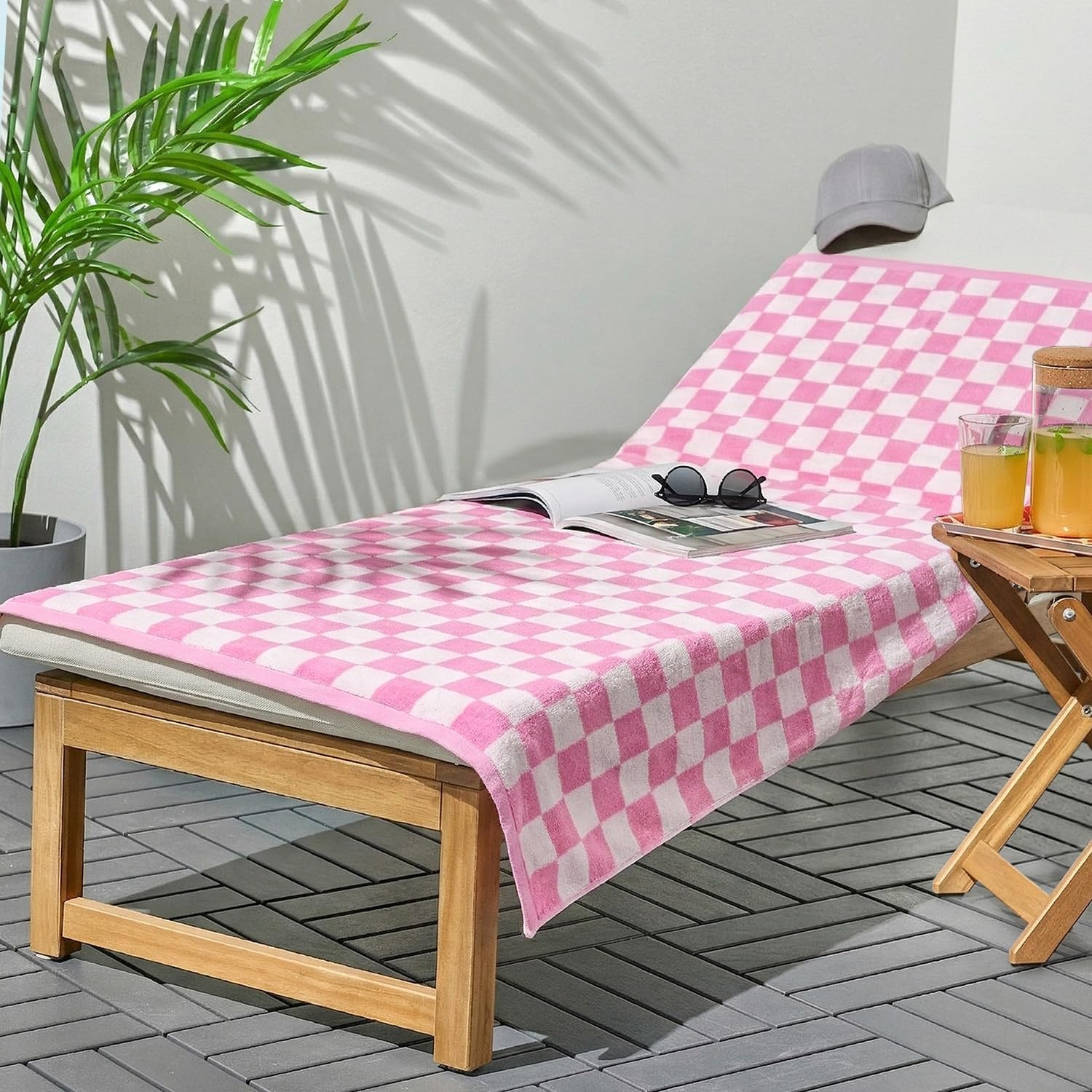Jacquotha motif à carreaux détaillé, esthétique décorative visible
