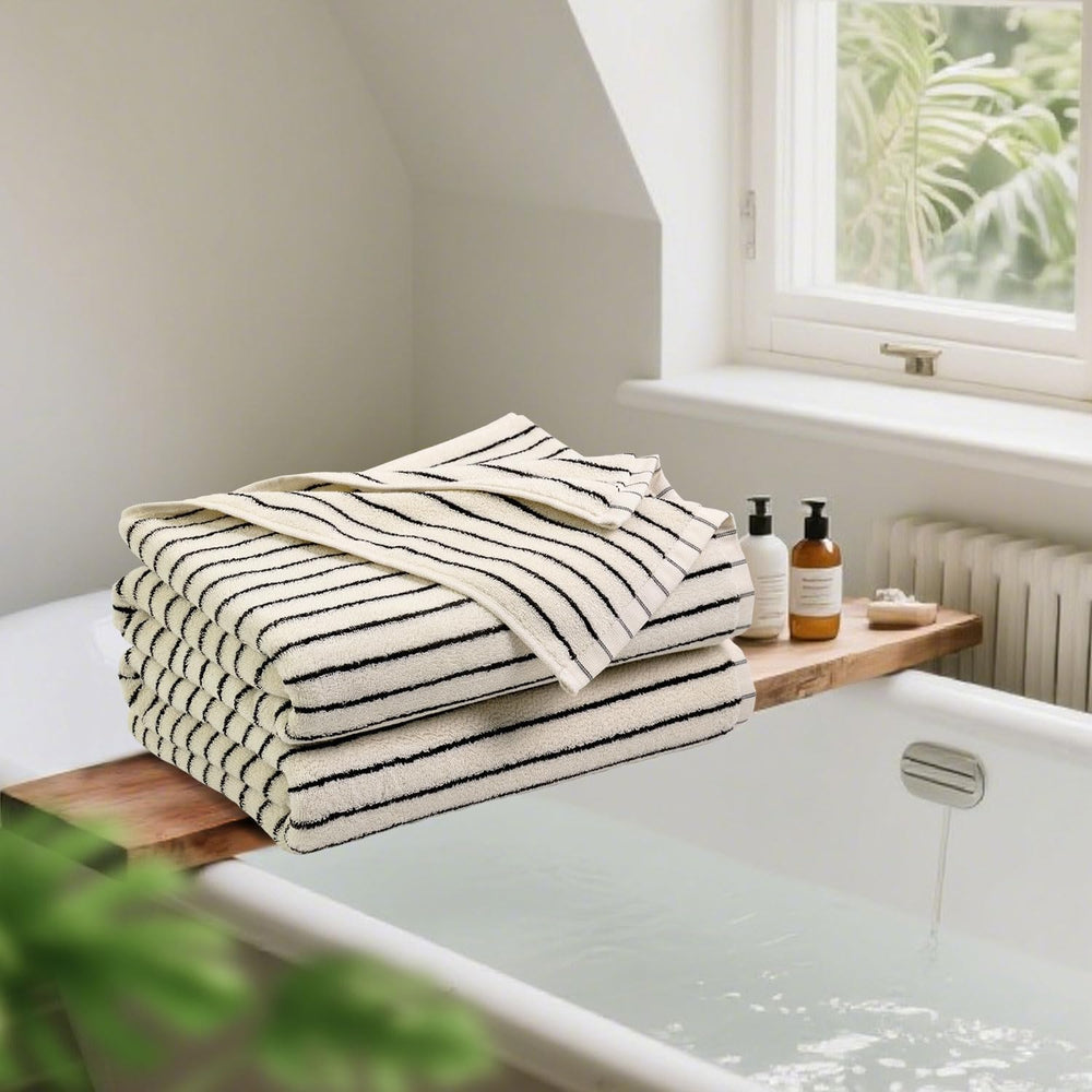 Jacquotha serviette pliée empilée illustrant gain de place pratique