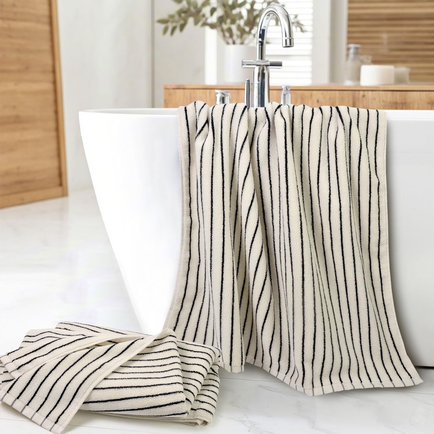 Jacquotha serviette en usage après douche apportant confort absorbant