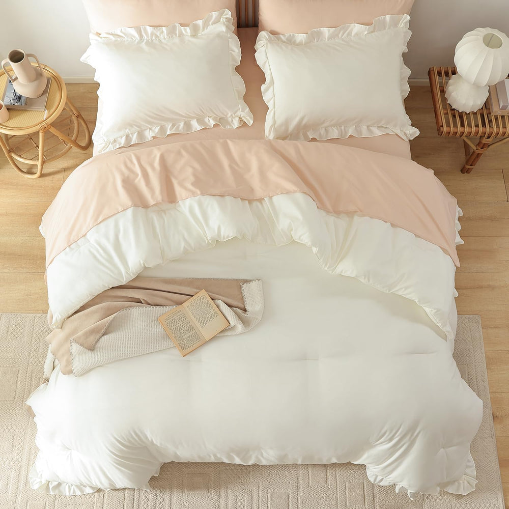 JANZAA main pressant la couette pour illustrer moelleux et résilience