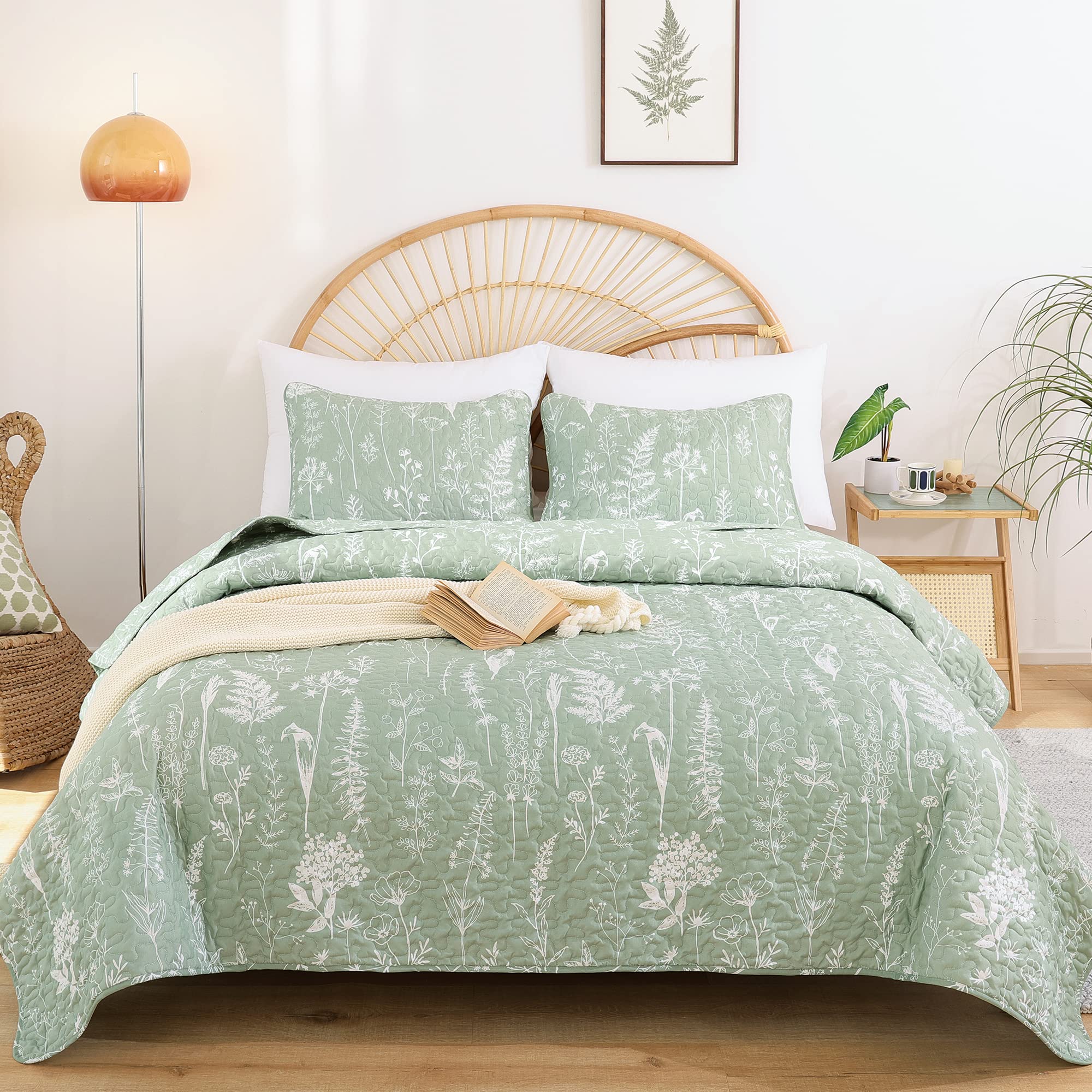 JANZAA quilt posé sur lit, montre l'effet décoratif instantané