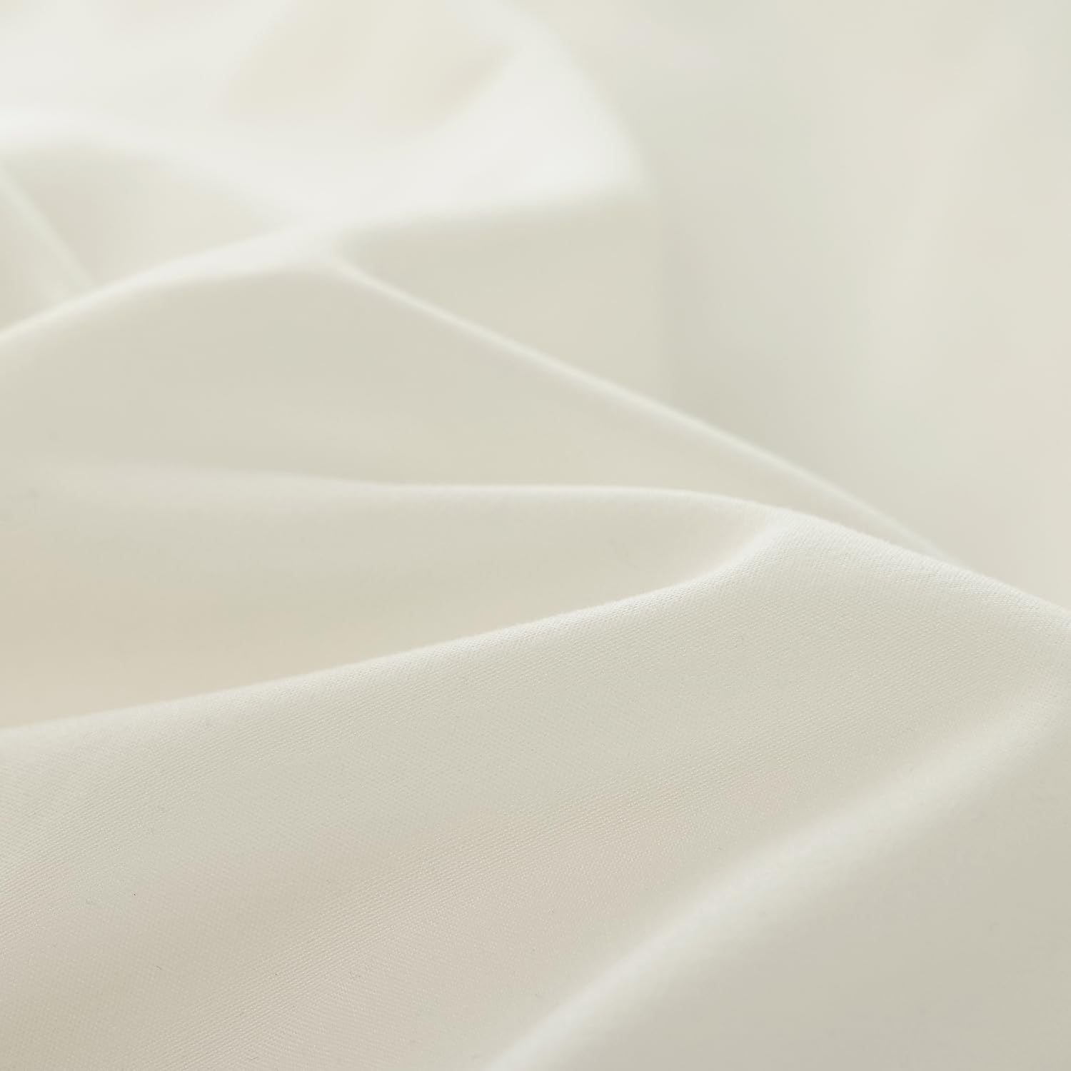 JANZAA détail volants sur la bordure, esthétique romantique et soignée