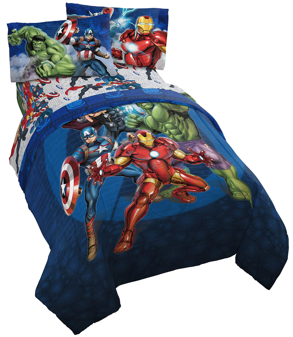 Jay Franco couette Avengers face montrant les héros pour un lit attractif