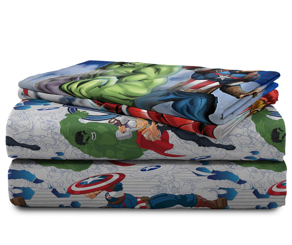 Jay Franco gros-plan personnages Avengers couleurs vives et design ludique