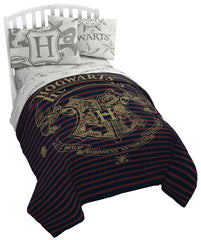 Jay Franco ensemble face avant montrant design Harry Potter réversible et ambiance ludique