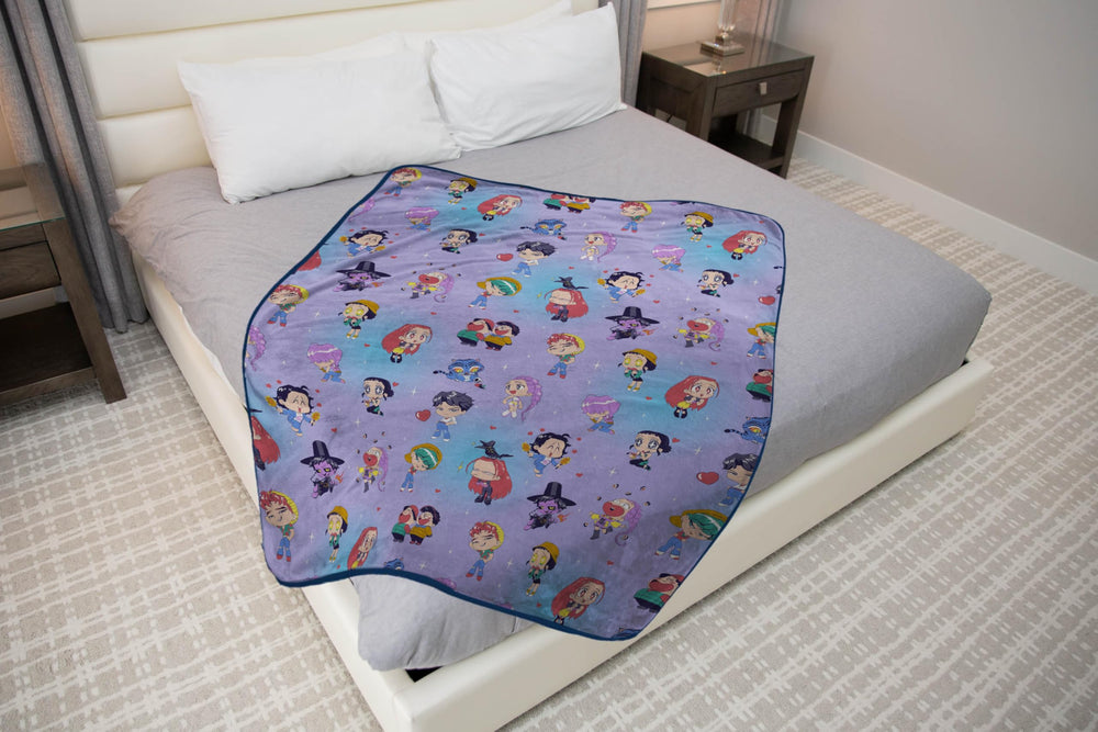 Jay Franco couverture Kpop Demon Hunters posée à côté d’un coussin pour échelle de taille