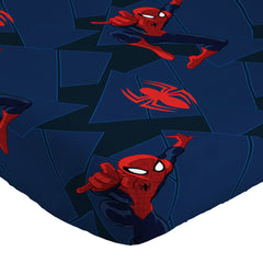 Jay Franco linge posé sur lit montrant motif Spider-Man vibrant et thématique