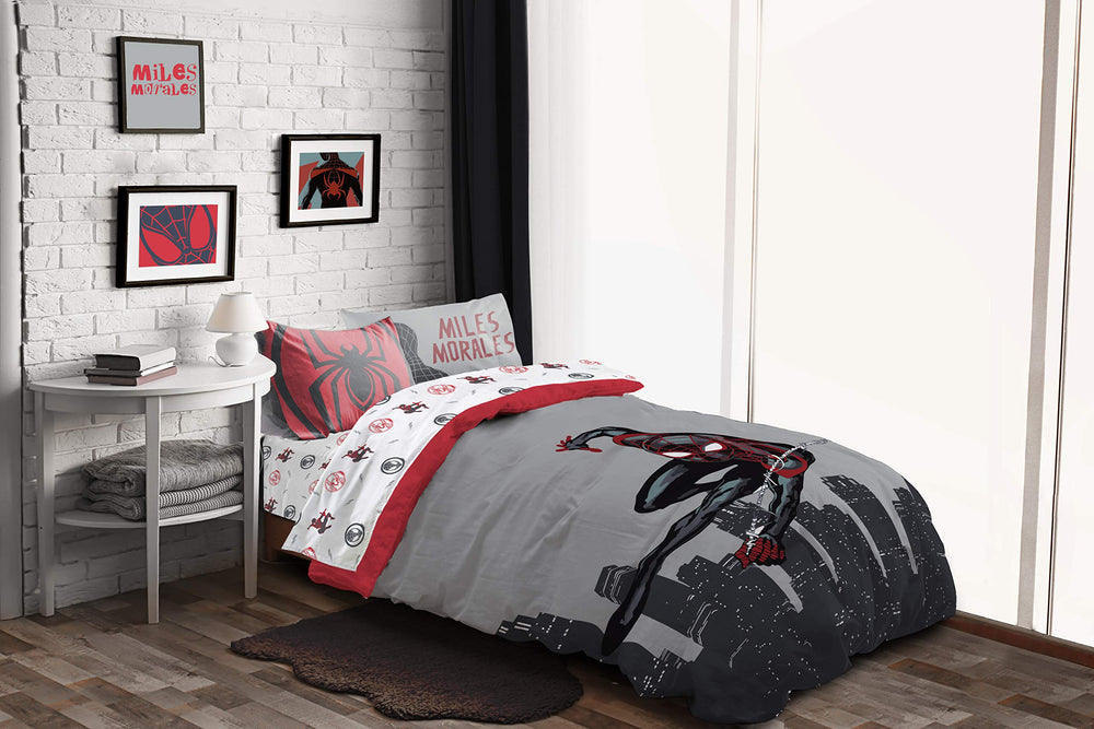 Jay Franco chambre enfant stylisée avec set Miles Morales inspirant décor