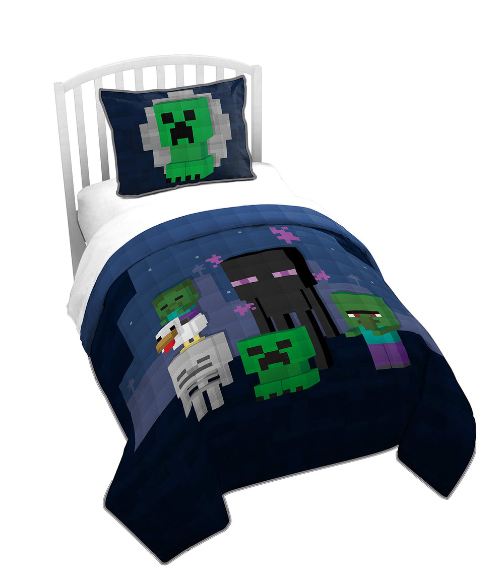 Jay Franco couette face avec Creeper et Enderman, décor gamer engageant et convivial