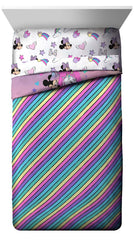Jay Franco Minnie zoom motif Minnie Mouse révélant couleurs vives et finition résistante