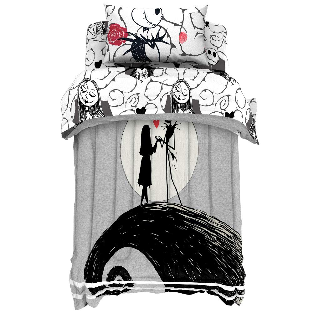 Jay Franco zoom sur la couette Nightmare Before Christmas montrant le motif et confort