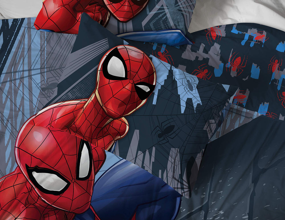 Jay Franco Spiderman comparaison de taille mettant en évidence l'ajustement Full pratique