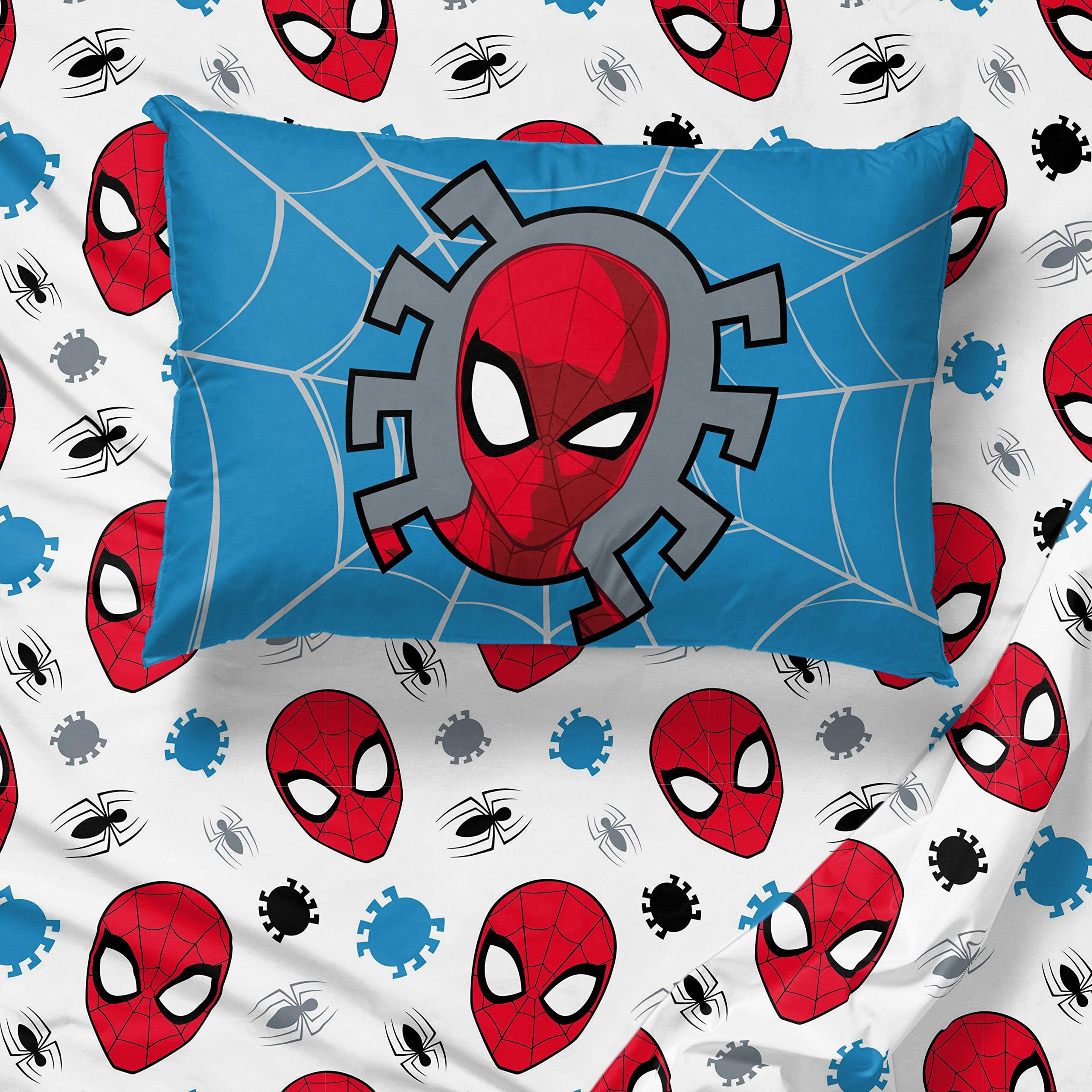 Jay Franco parure Spider-Man dans chambre d'enfant montrant style coordonné