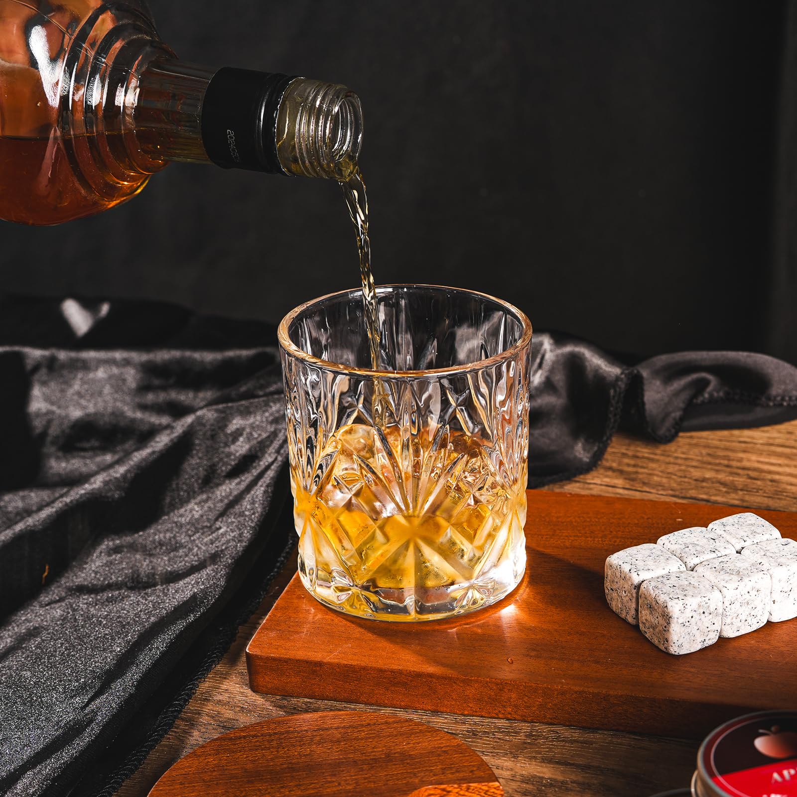 JIDACHI en action sur un cocktail démontrant infusion rapide de fumée pour saveur intense