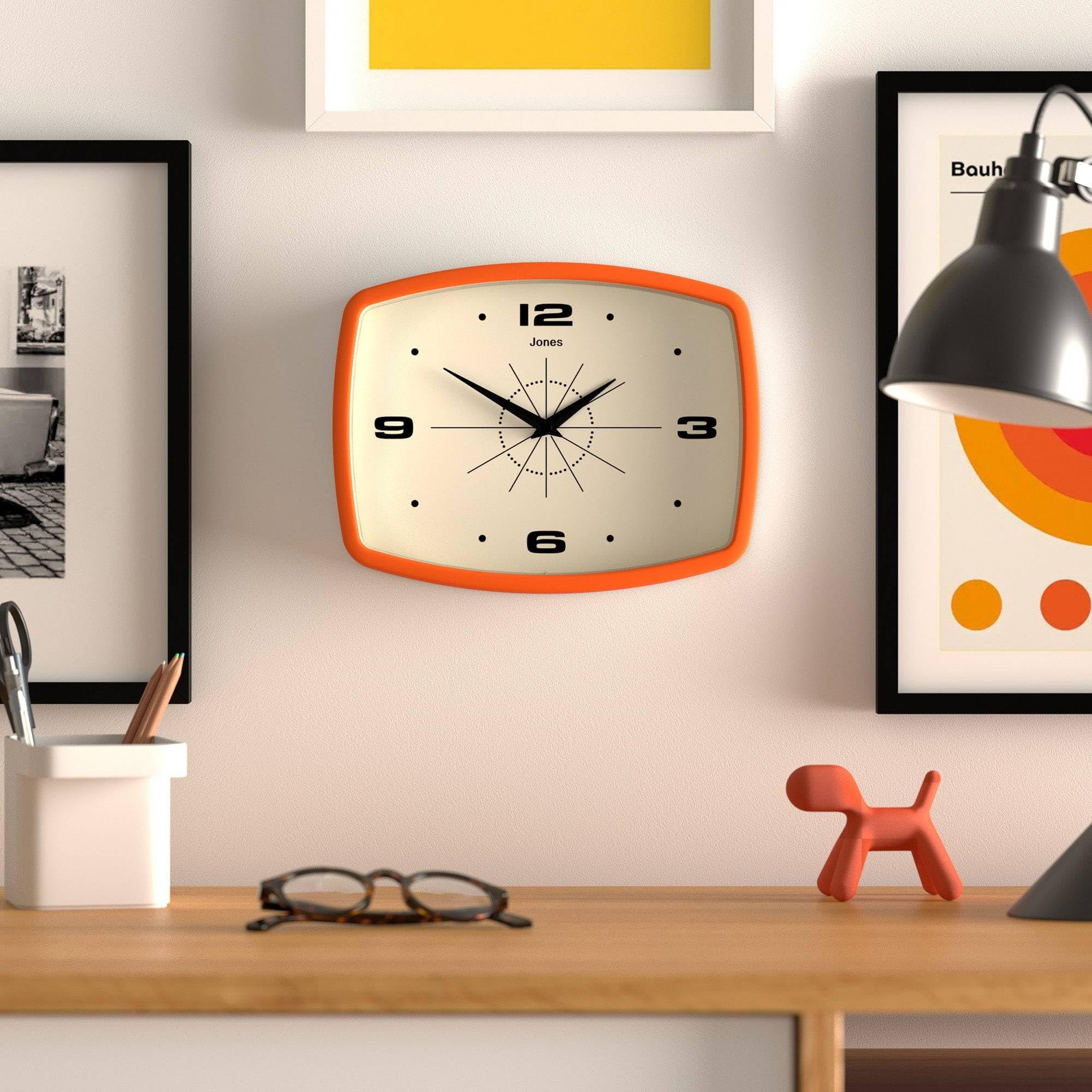 JONES CLOCKS profil acrylique mat montrant qualité et modernité