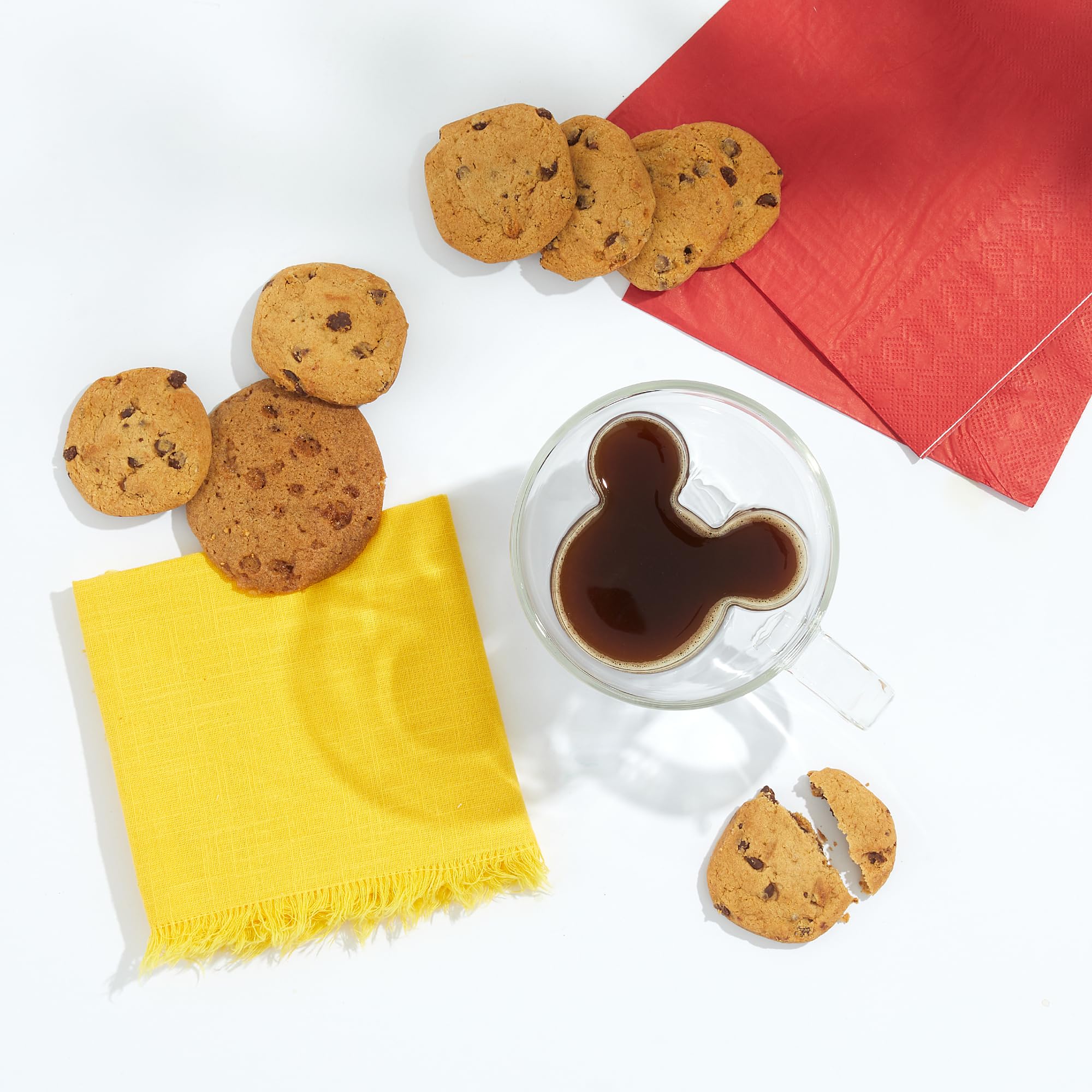 JoyJolt tasse tenue à la main pour vérifier taille et confort