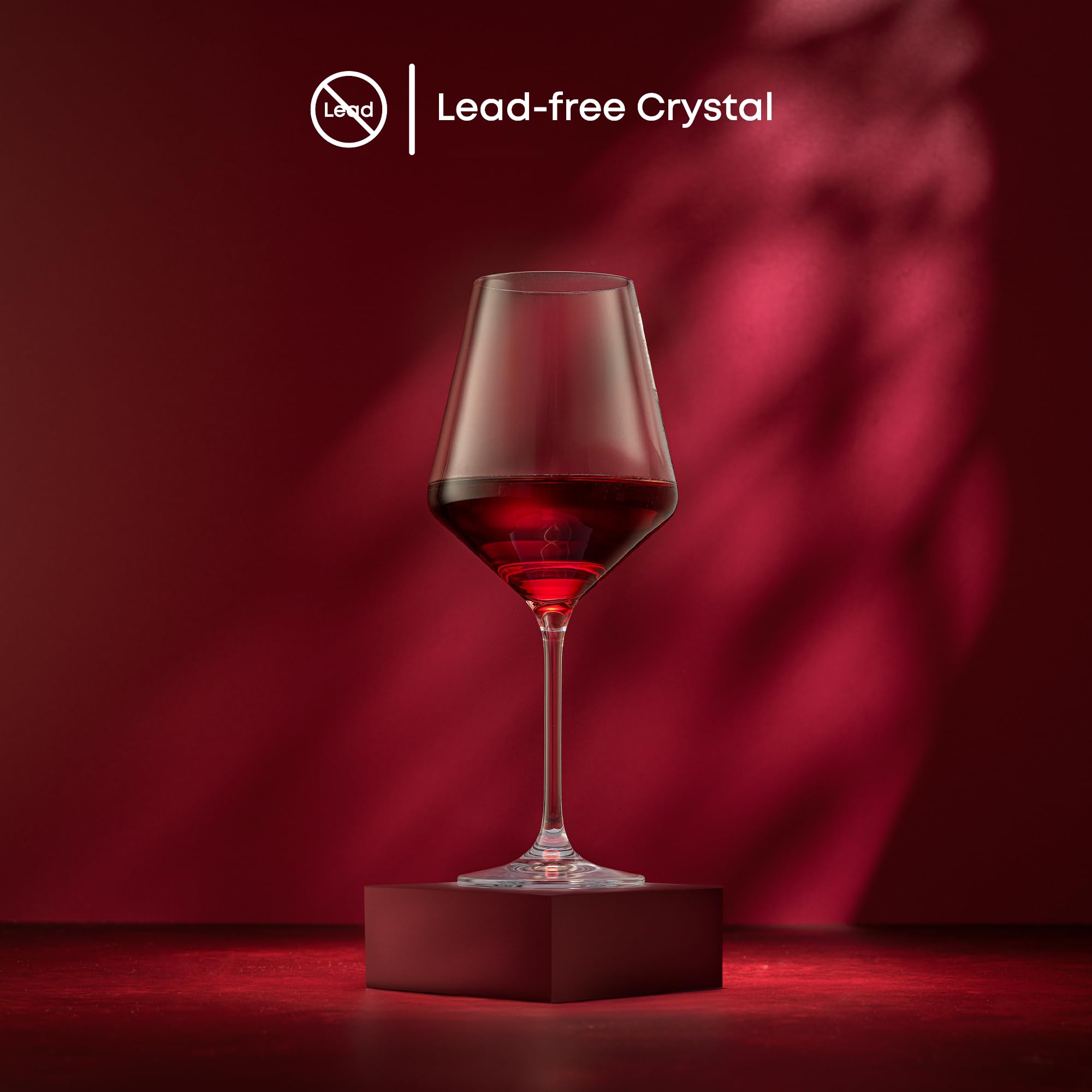 JoyJolt verre rempli montrant reflets du vin et mise en valeur