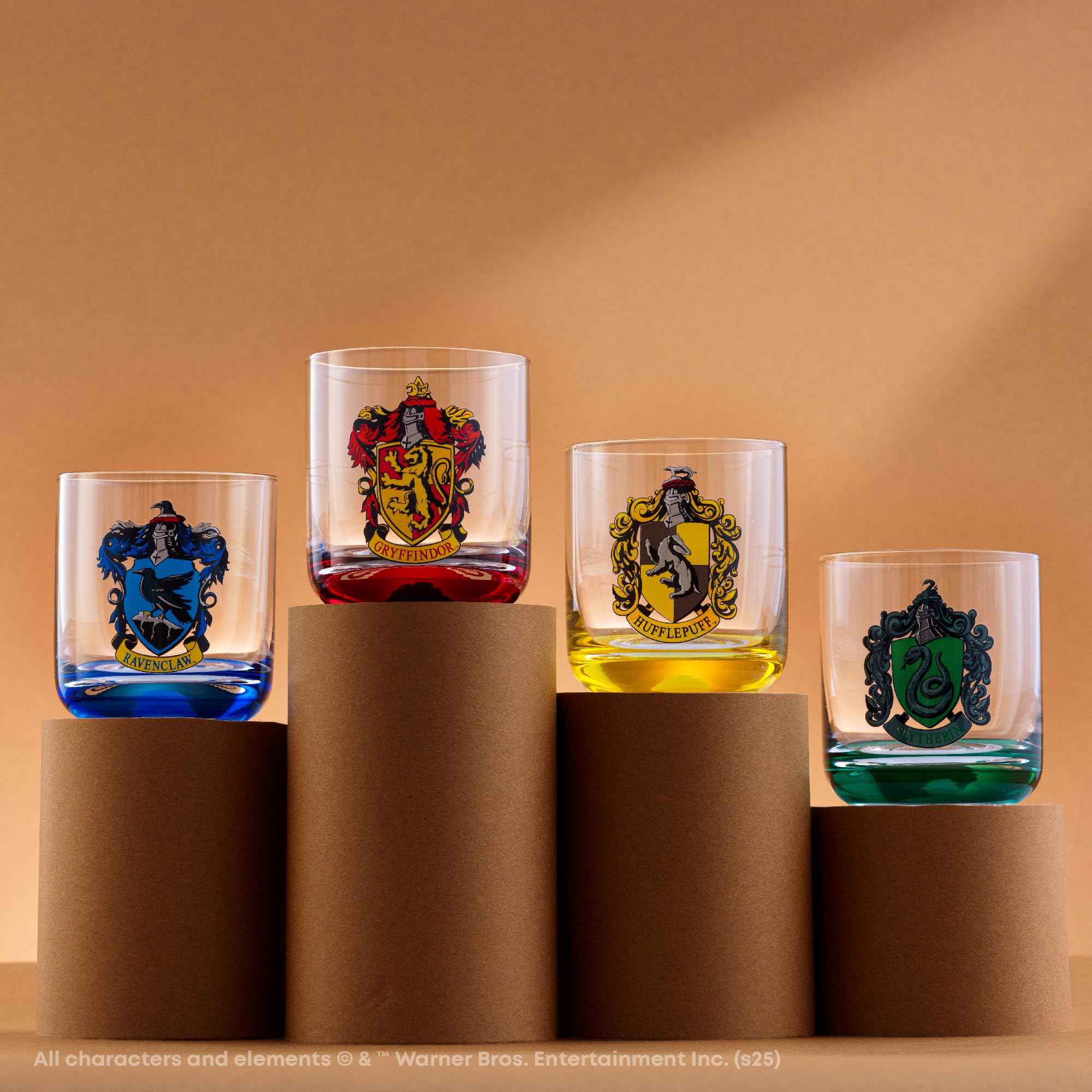 JoyJolt verres en usage sur table offrant un look festif et utile