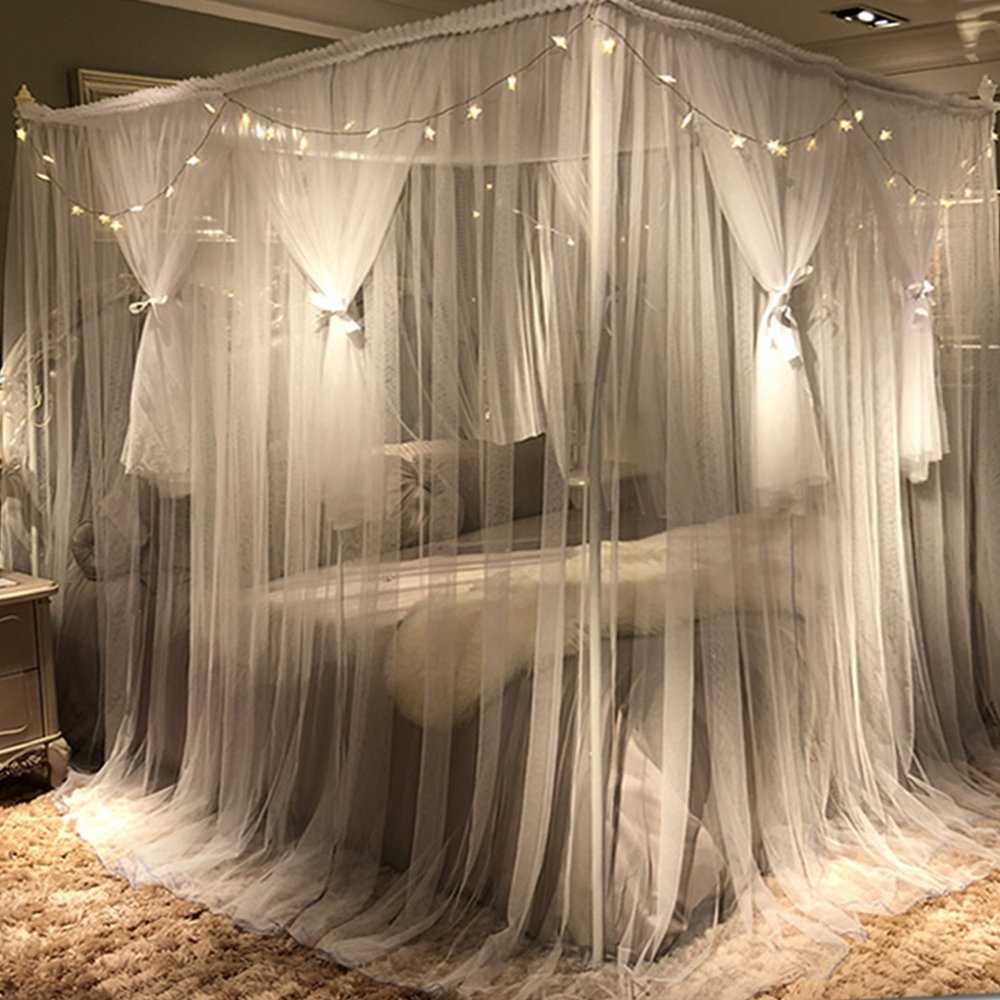 Joyreap tenture installée sur lit illustrant intimité et décor chaleureux