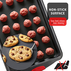 JOYTABLE moules à muffins en usage présentant cuisson uniforme et démoulage aisé