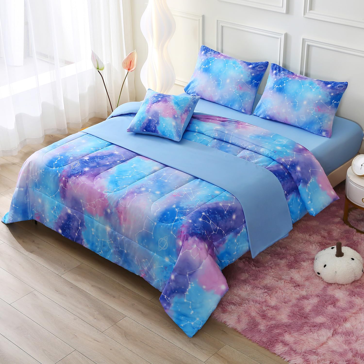 JQinHome couette et draps disposés sur lit illustrant l'ensemble complet