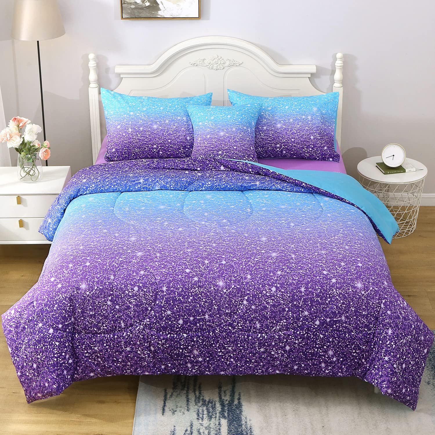 JQinHome couette face montrant le dégradé bleu violet et ambiance chaleureuse