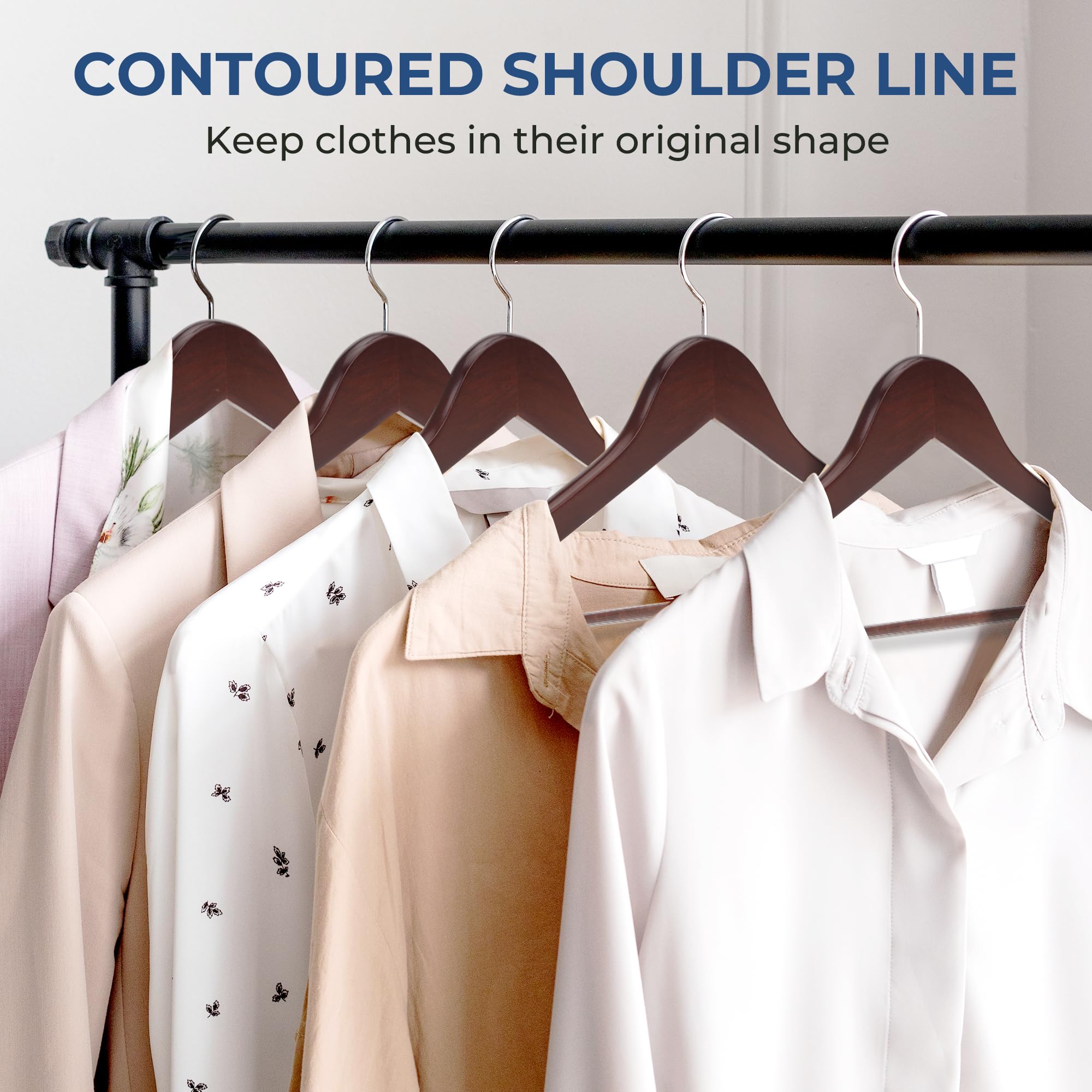 JS HANGER comparaison taille avec une main, dimensions 17,5 pouces visibles