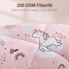 JSD couette installée sur lit d'enfant décor féerique et apaisant