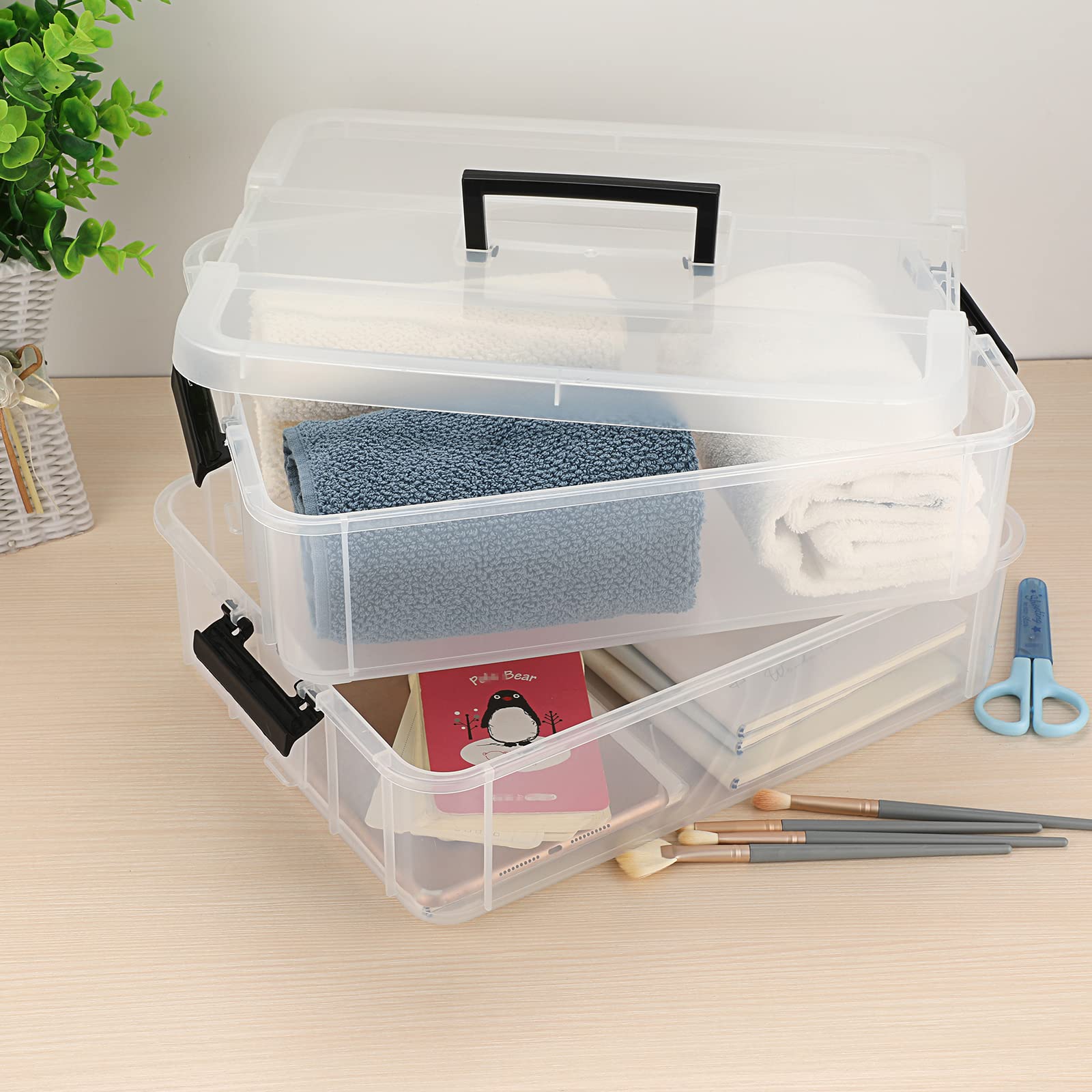 JUXYES boîte utilisée dans un atelier de scrapbooking pour organiser fournitures